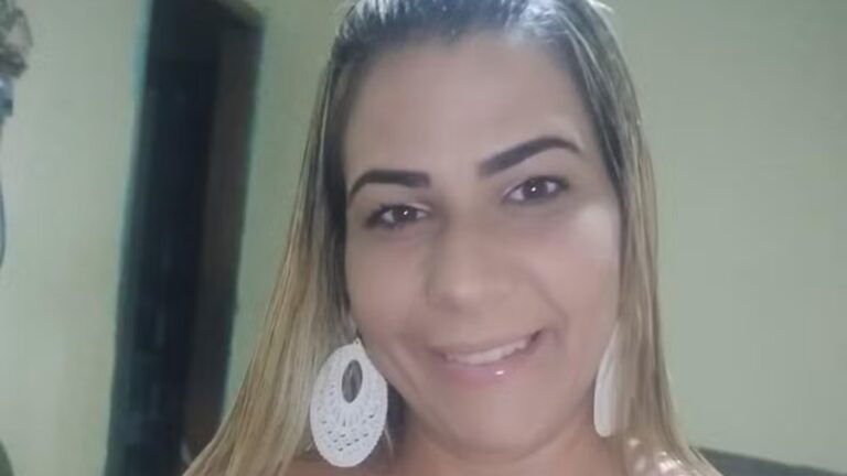 Mulher incendiada pelo ex-marido em estação de trem morre no Rio