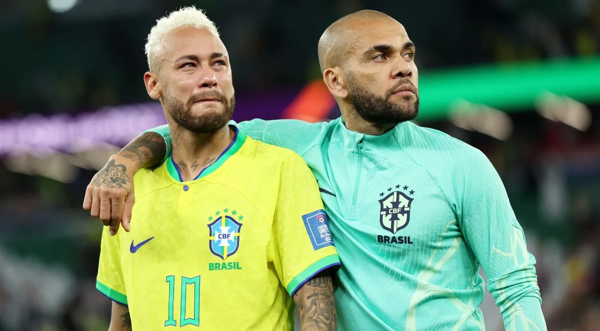 Daniel Alves devolve 150 mil euros à família de Neymar, segundo advogada