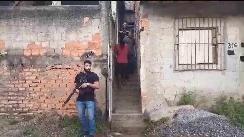 Homem acusado de assassinar a tiros novo companheiro da ex-mulher é preso