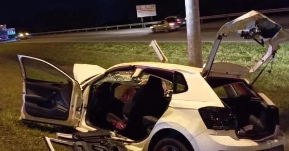 Condutor dirige na contramão, provoca acidente e deixa um morto e um ferido em Guapimirim