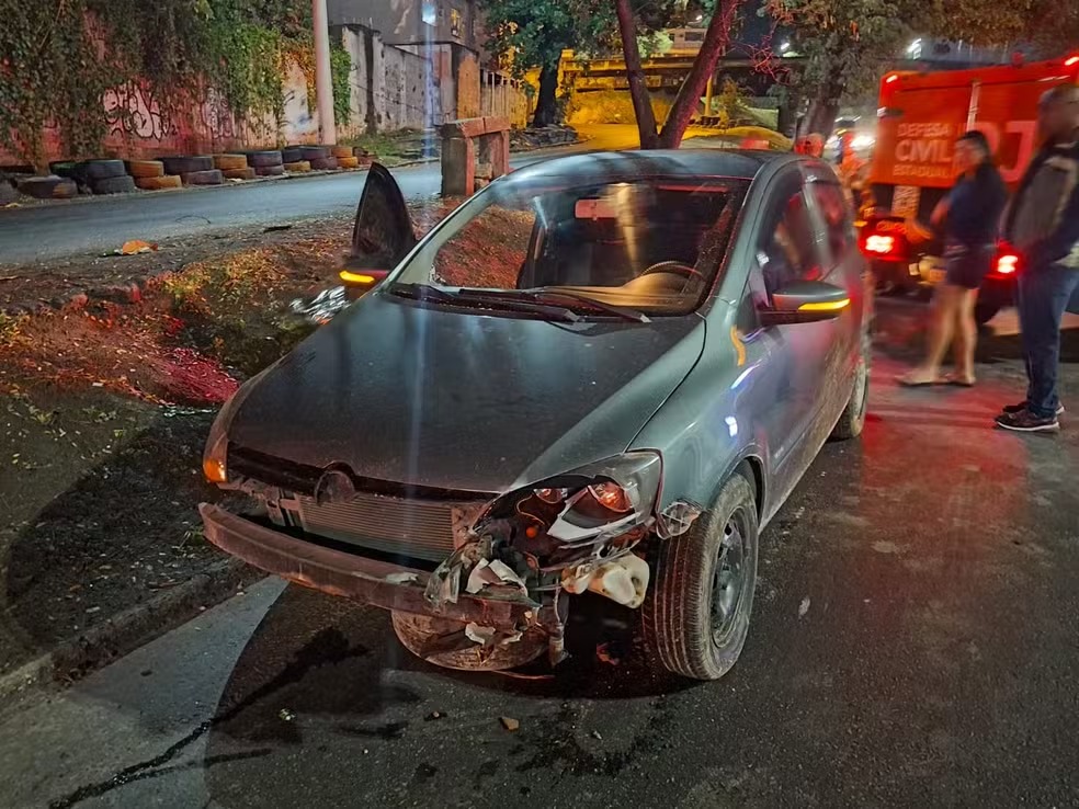 Marido de baleada por policiais após colisão na Av. Brasil diz que carro foi alvo de 4 tiros: ‘Por quê?’