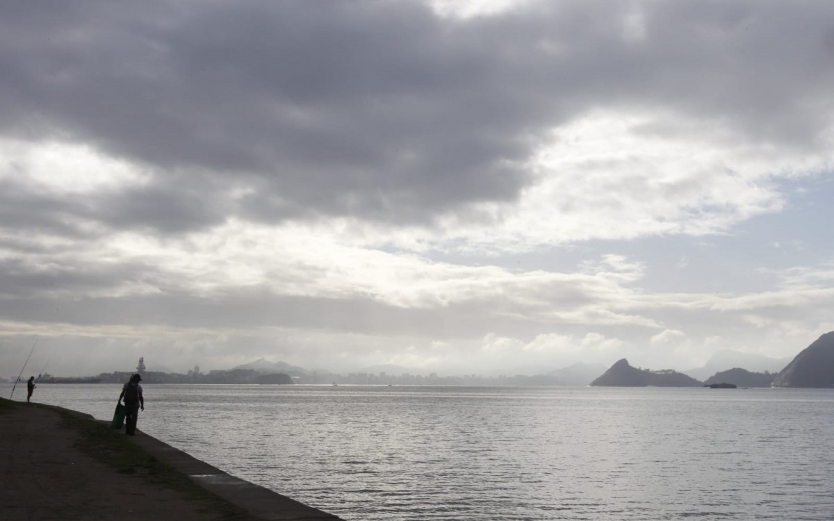 Frente fria chega ao Rio e final de semana será de chuva